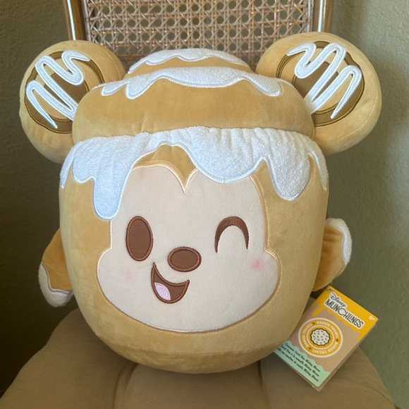 Disney Munchlings Cinnamon Swirl Bun Mickey Mouse Plush - Picture 9 of 9